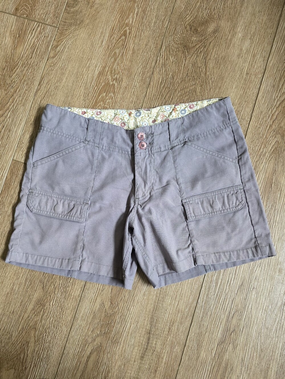Magellan Outdoors Women's Light Gray Cargo Shorts with Floral Waist